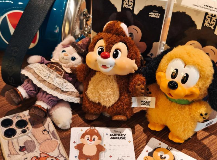 泡泡玛特业绩借力LABUBU强势增长，多元化IP与全球布局成新焦点